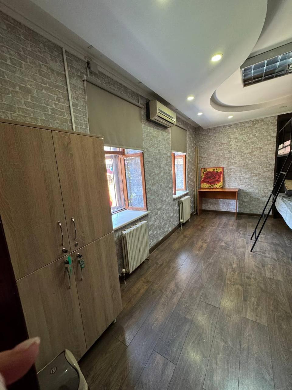 Friends Hostel Chişinǎu Buitenkant foto