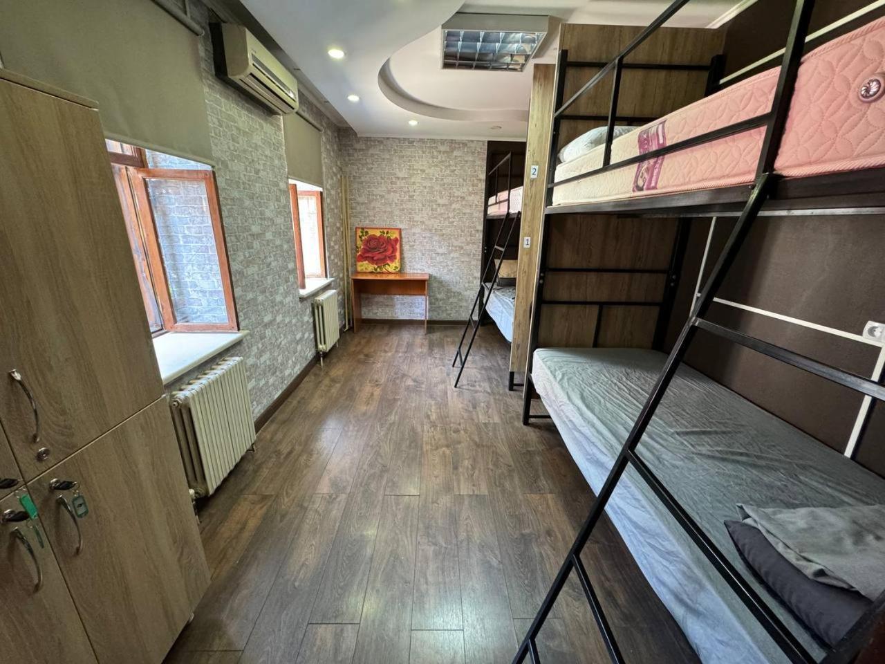 Friends Hostel Chişinǎu Buitenkant foto