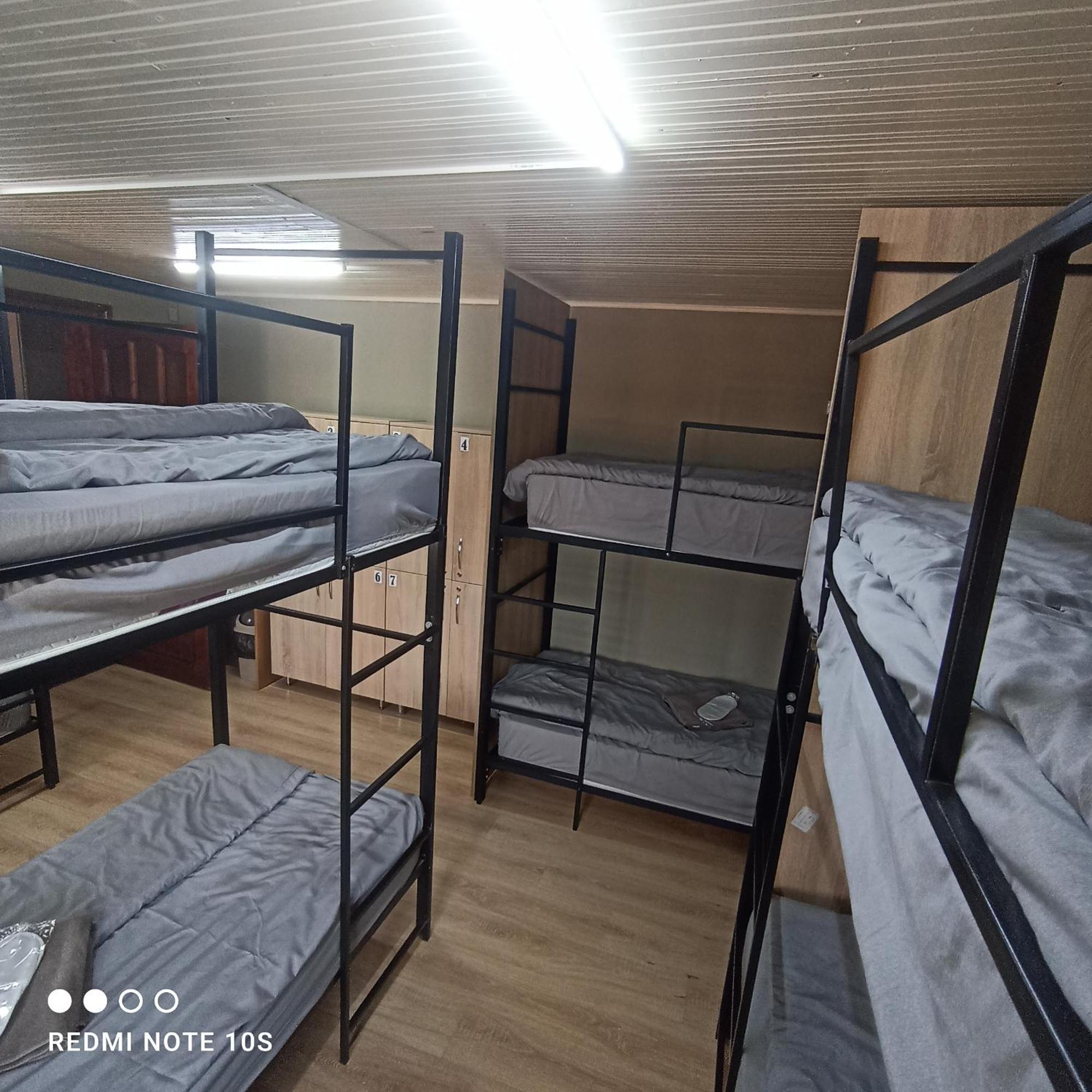 Friends Hostel Chişinǎu Buitenkant foto